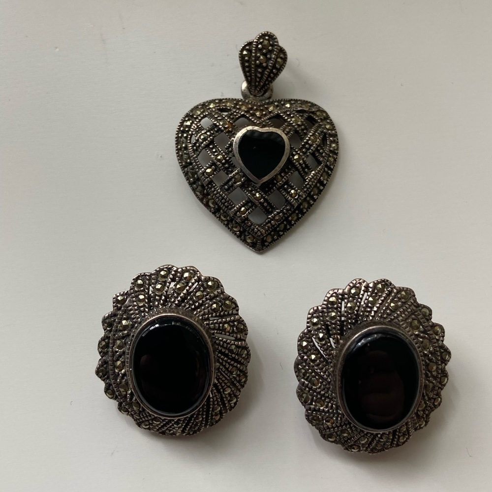 Vintage clip on earrings and heart pendant onyx/marcasite